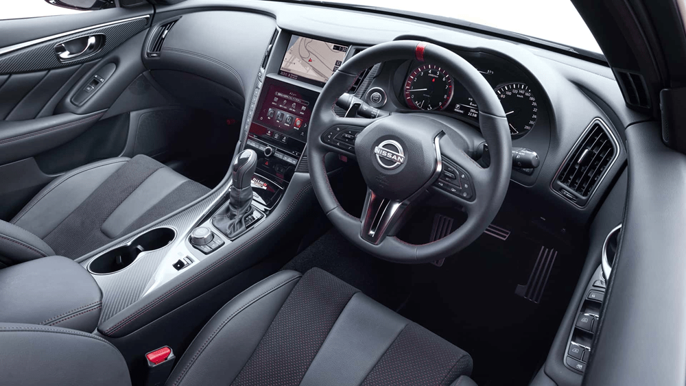 skyline nismo车型在外观部分和我们国内在售的英菲尼迪q50有着较高的