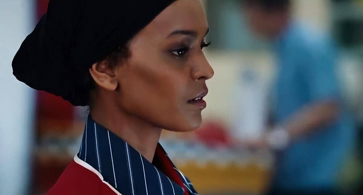 顶级超模华莉丝:被称沙漠之花,5岁被割生殖器,12岁被卖给老头_杰克逊