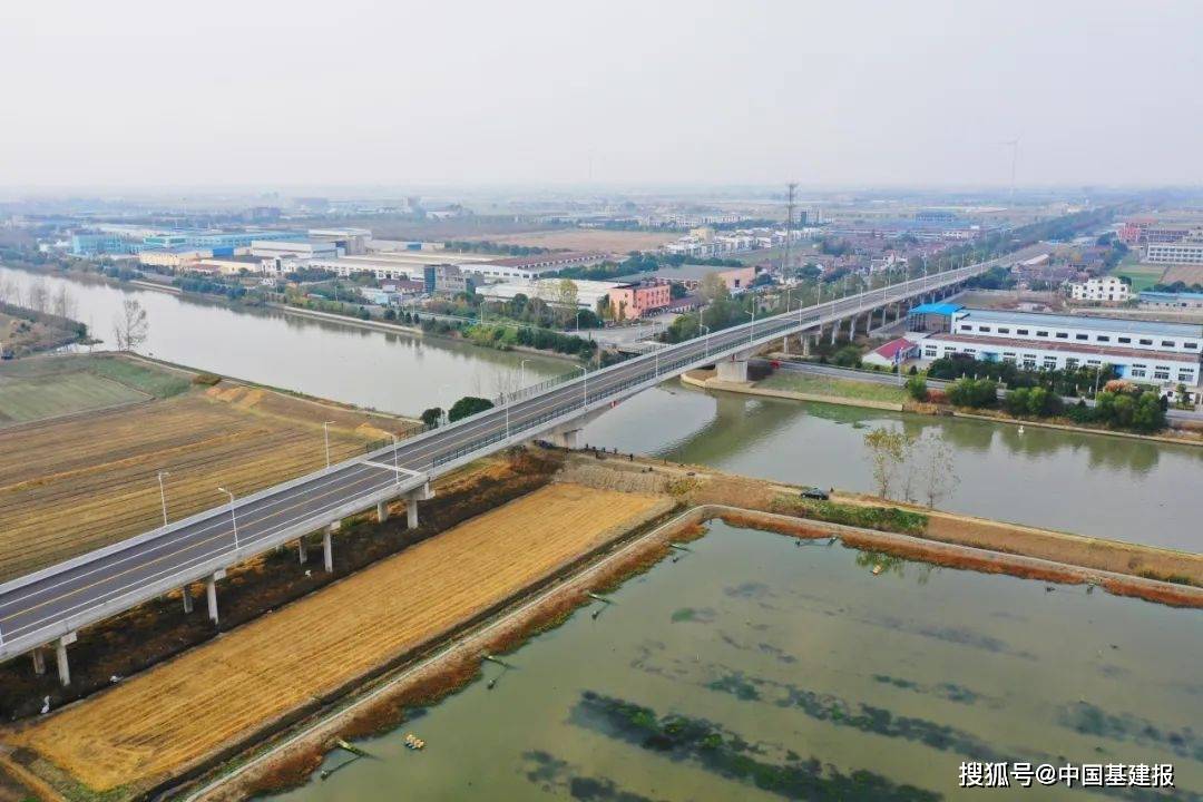 通扬线高邮段航道来往船只密集,s333省道交通繁忙,标段桥梁均跨两处