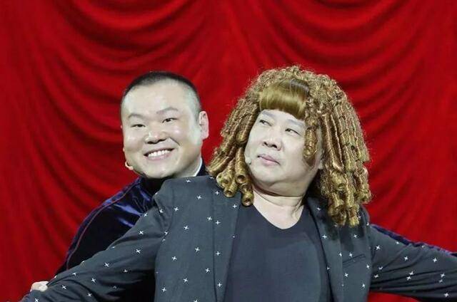 董明珠初见岳云鹏,秒变小迷妹,第一句话就引热议_郭德纲_岳岳_相声