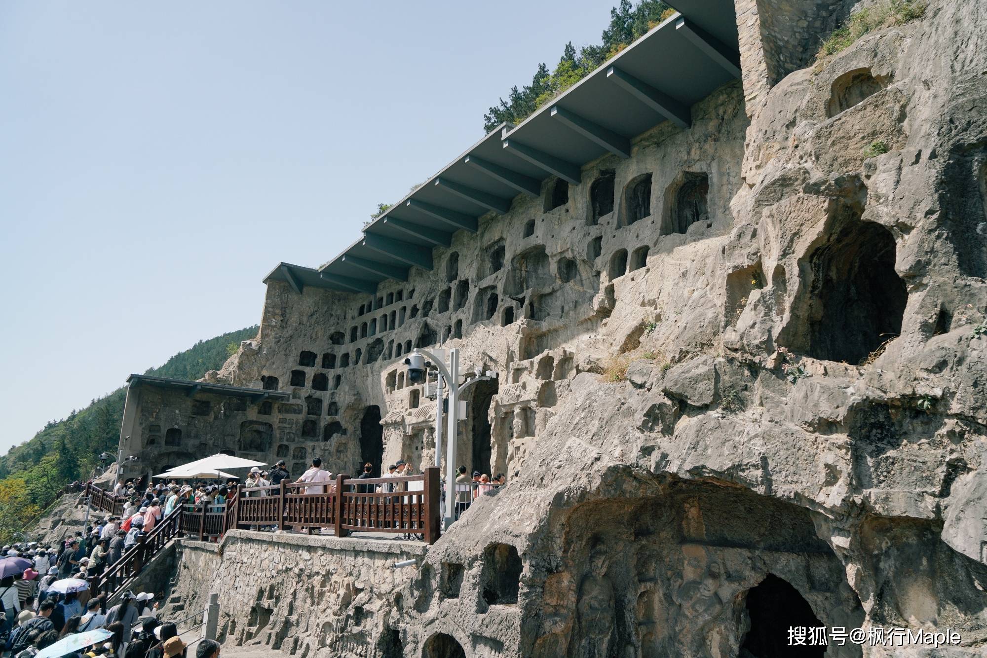 盛唐石窟看龙门,俯瞰众生又诘问苍天_卢舍_莲花洞_北魏