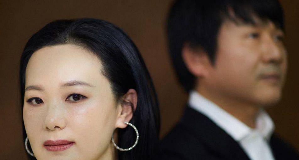 嫁给王菲初恋,结婚28年没生孩子,这位影后如今怎么了?