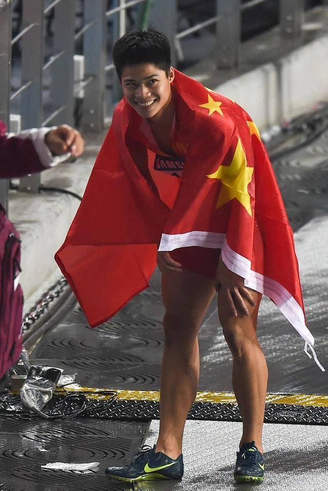 如果从先天条件来看,就跑步这件事,苏炳添算不上天赋异禀,他身高1.