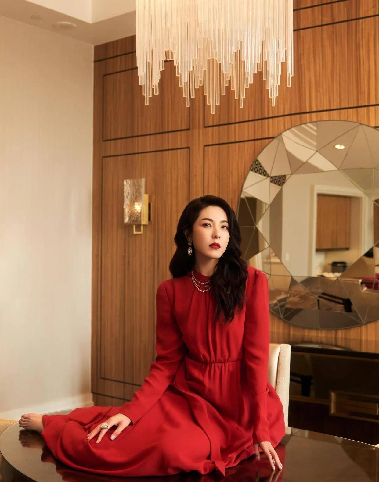 曾黎,时尚达人女神_红唇_设计_一手