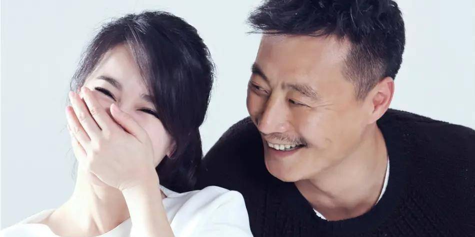 回顾任程伟:花9元在地下室娶了黄蕾,成名后只换房子不换糟糠妻_一家