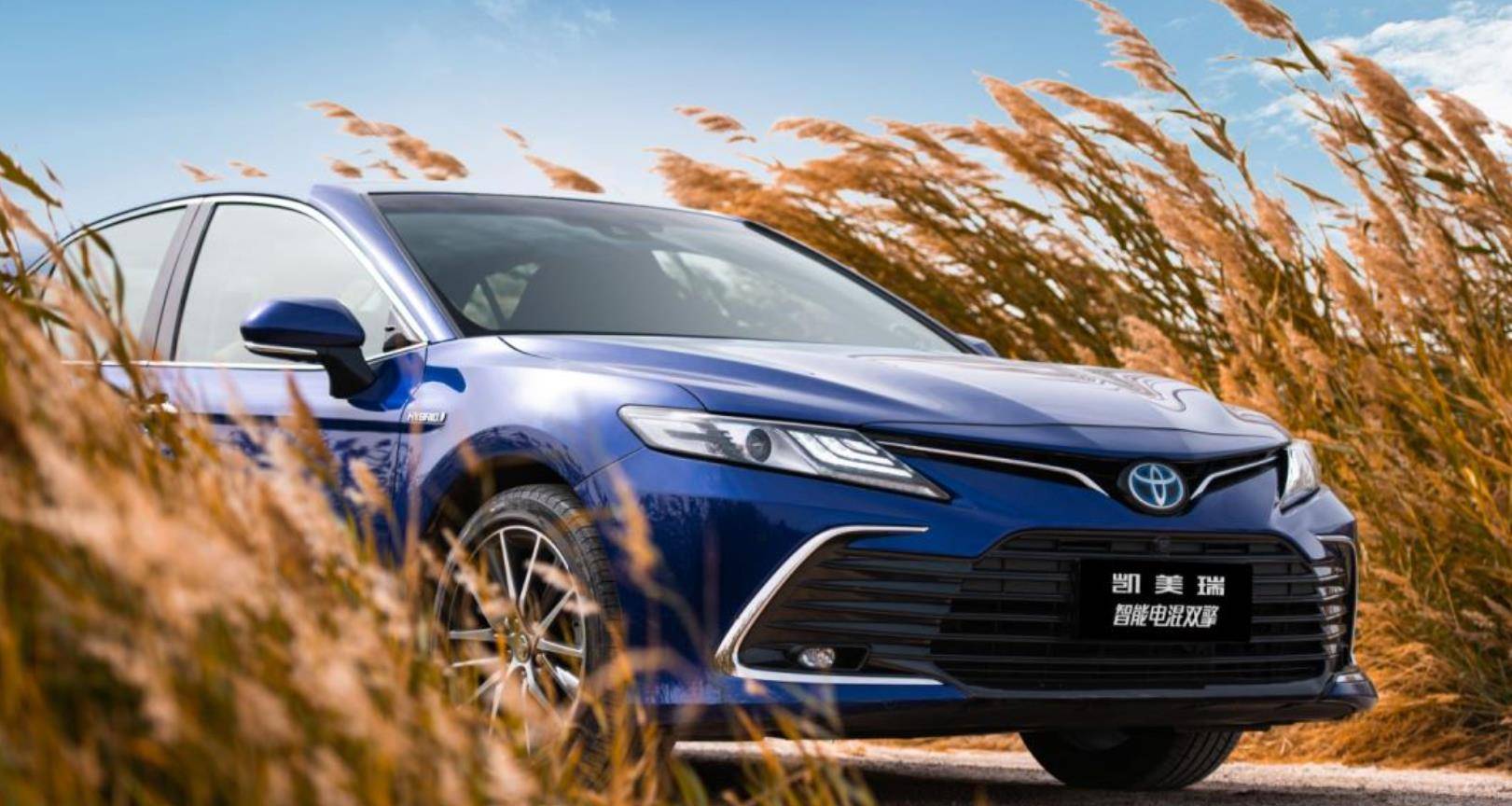 丰田凯美瑞:2.5l混动 喝92油,年销超20万_搜狐汽车_搜狐网