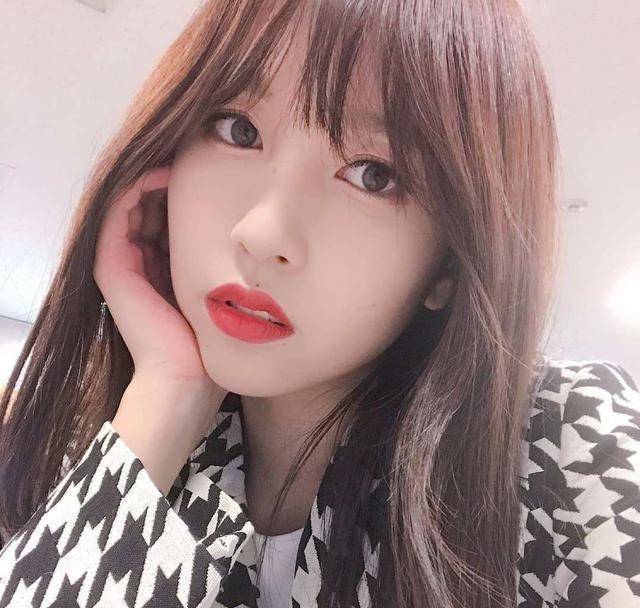 前差别蛮大的,最令人震惊的就是她和got7成员bambam的疑似床上合照