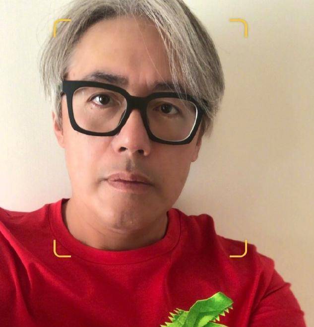 53岁"苦情歌王"张宇晒照满头白发,事出有因,变大叔也超有型_头发_生活