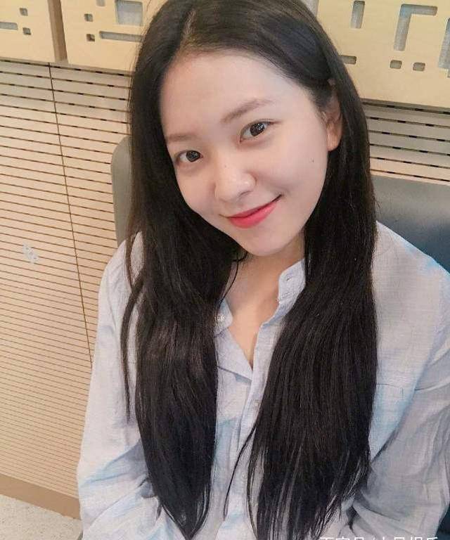 因为在节目上戳wendy屁股被韩网diss了,说她没分寸,人品差_姐姐_irene