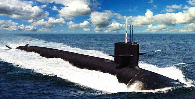 372潜艇深海远航,8分钟"掉深"70米,他14分钟救69人,世界奇迹_王红理