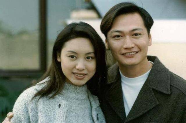 56岁陶大宇近照曝光,两鬓微白显憔悴,为娶第二任妻子跑商演赚钱_女友