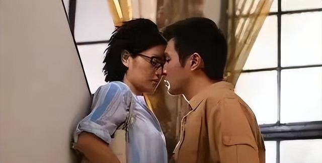 喜欢瞿颖30年的胡兵,3次表白被拒,从此他一生未婚,她一生未孕_时候