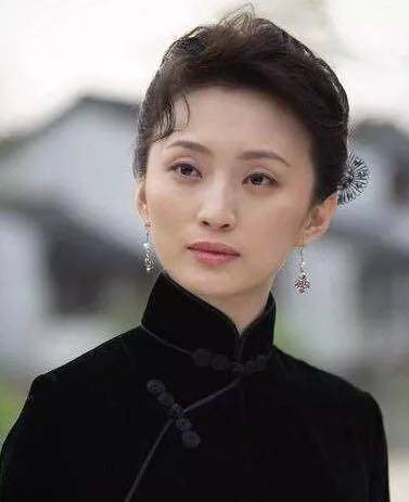 岁4婚许亚军近照,娇妻比他小13岁,前妻之一我们都认识_妻子_美女_何晴