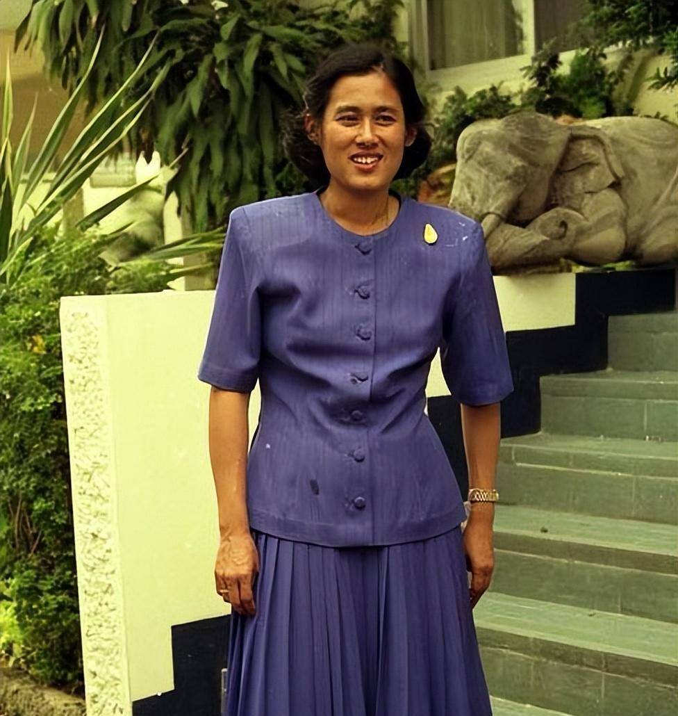 诗琳通公主在青少年时期漂亮可爱!