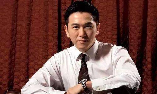 演员温兆伦,观众会想到《义不容情》的丁有康和《我本善良》的齐浩男