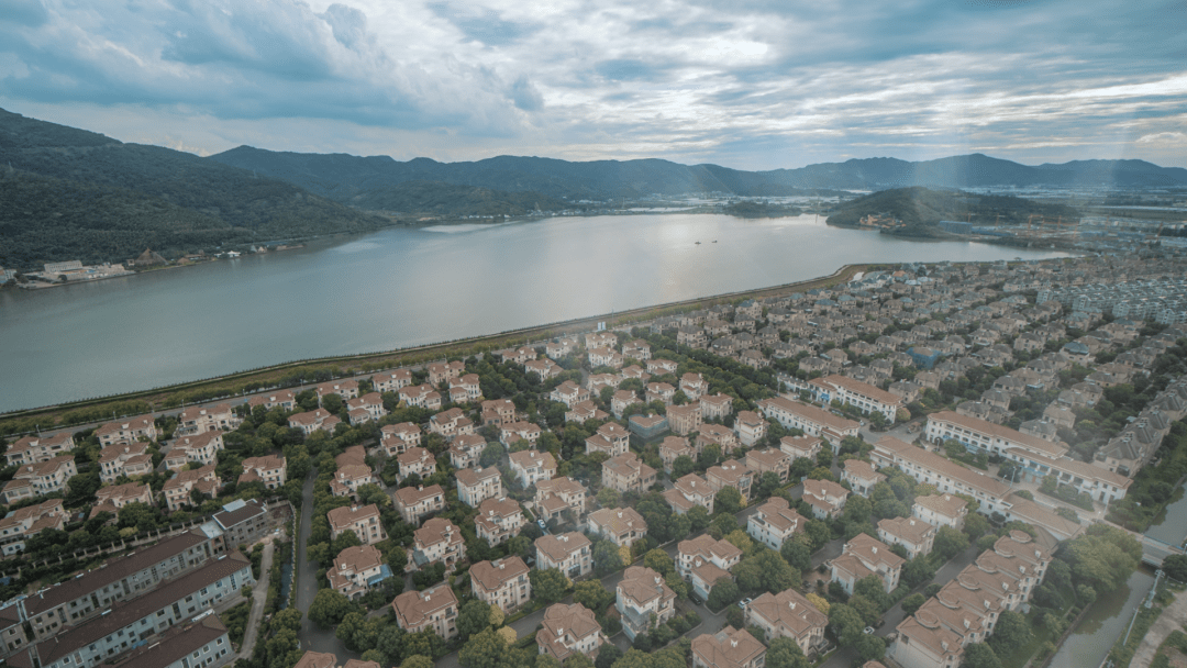 慈溪香湖丹堤售楼处电话:400-012-6588【售房】售楼中心_24小时电话