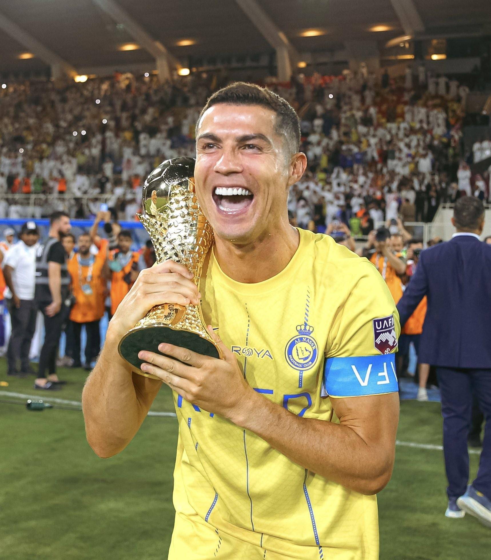 c罗梅开二度,斩获首座阿拉伯俱乐部冠军杯奖杯_利雅得_胜利_新月