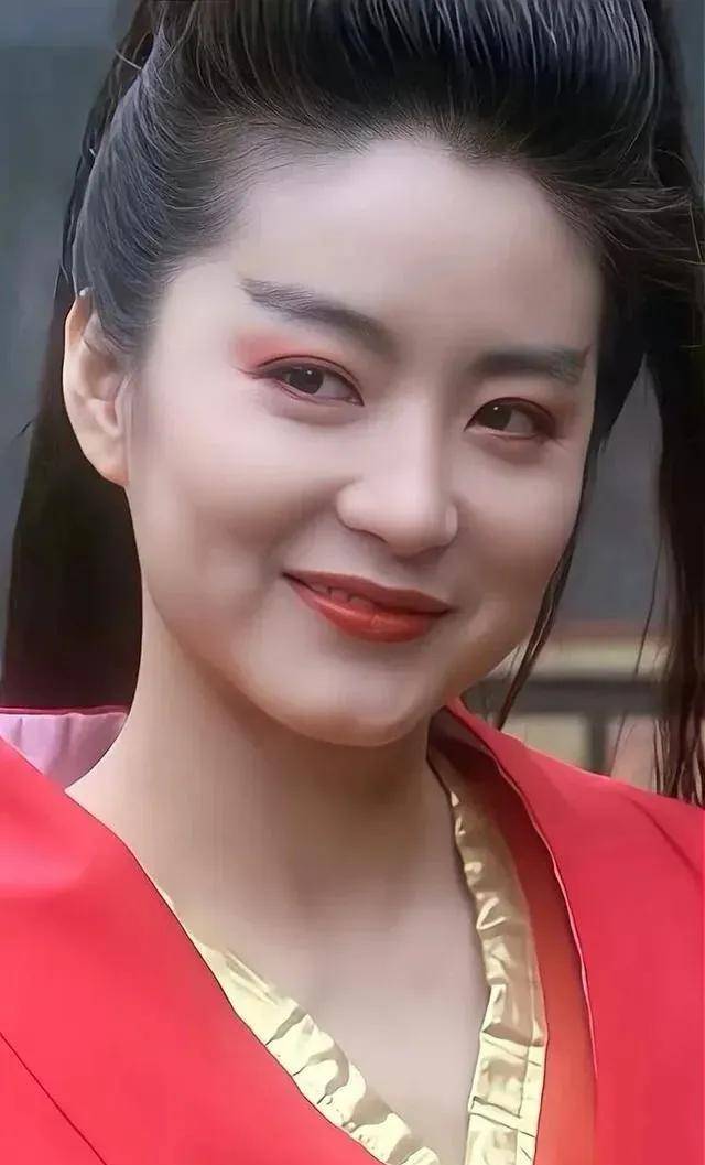 如果说那些美女明星是一等品,那么林青霞的美貌,就像是一件艺术品一样