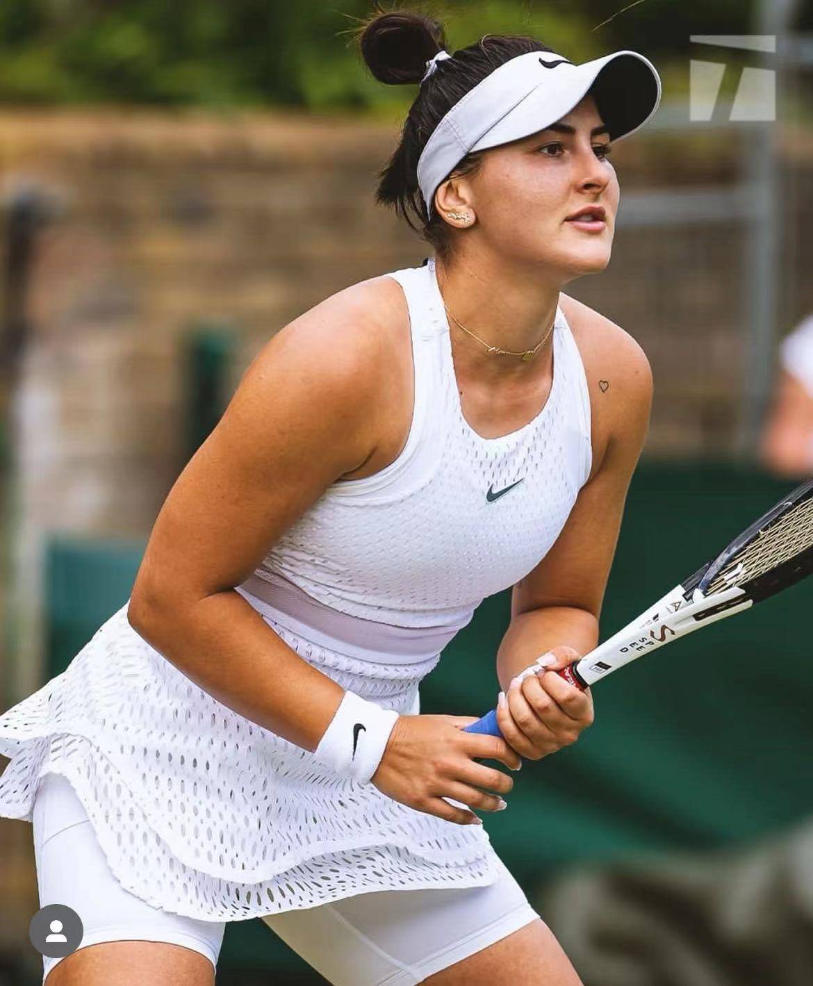 灵活的身体这点加到大体重网球运动员