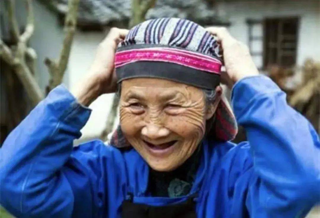 客家妇女为什么戴头帕?