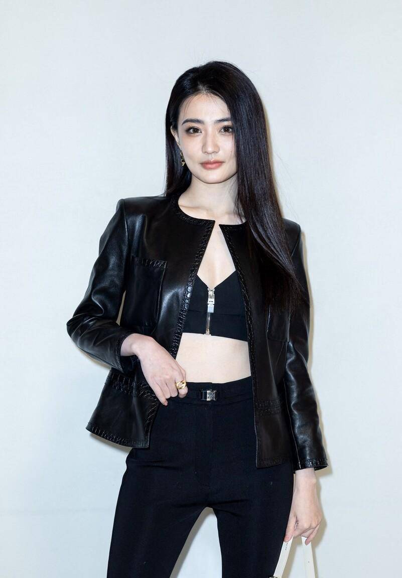 徐璐巴黎时装周同款外套 徐璐巴黎时装周穿搭解析