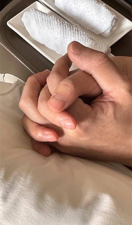 "最美大嫂"官宣与前男友复合!双手紧握疑同居,甜蜜到令人嫉妒