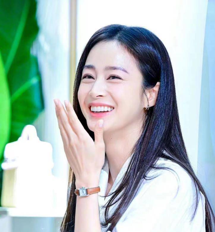 不愧是rain老婆,金泰熙久违亮相,快瘦成骨头人但还有妈妈腰_设计_衬衫