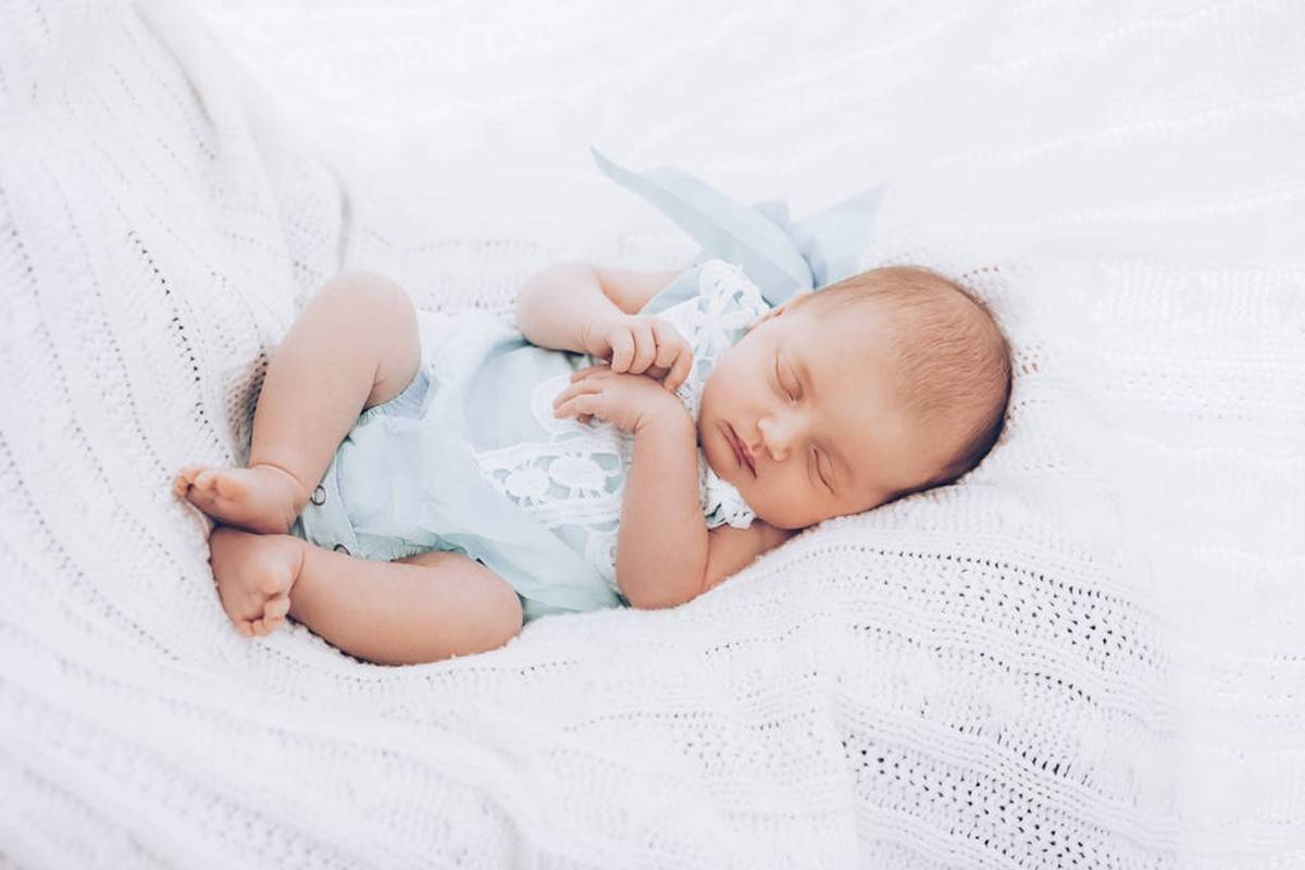 怎样才能让宝宝睡出好看的头型？这3点不可忽视,尤其是最后一点