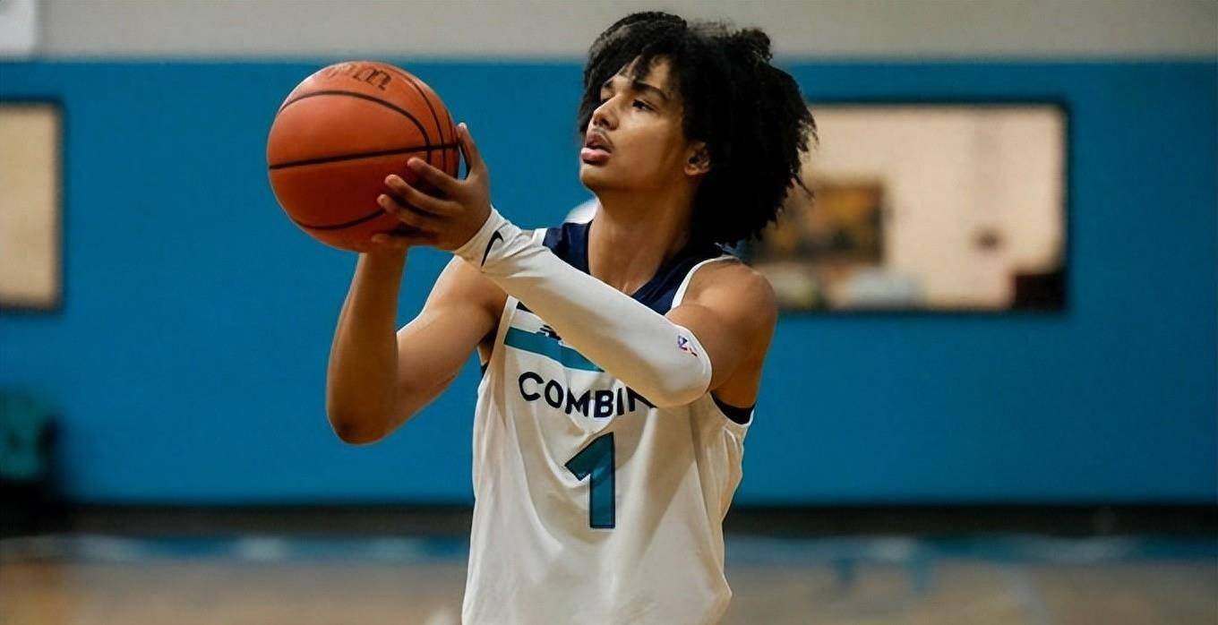 路易维尔新人特伦廷-弗劳尔斯签约加入澳大利亚联赛_flo