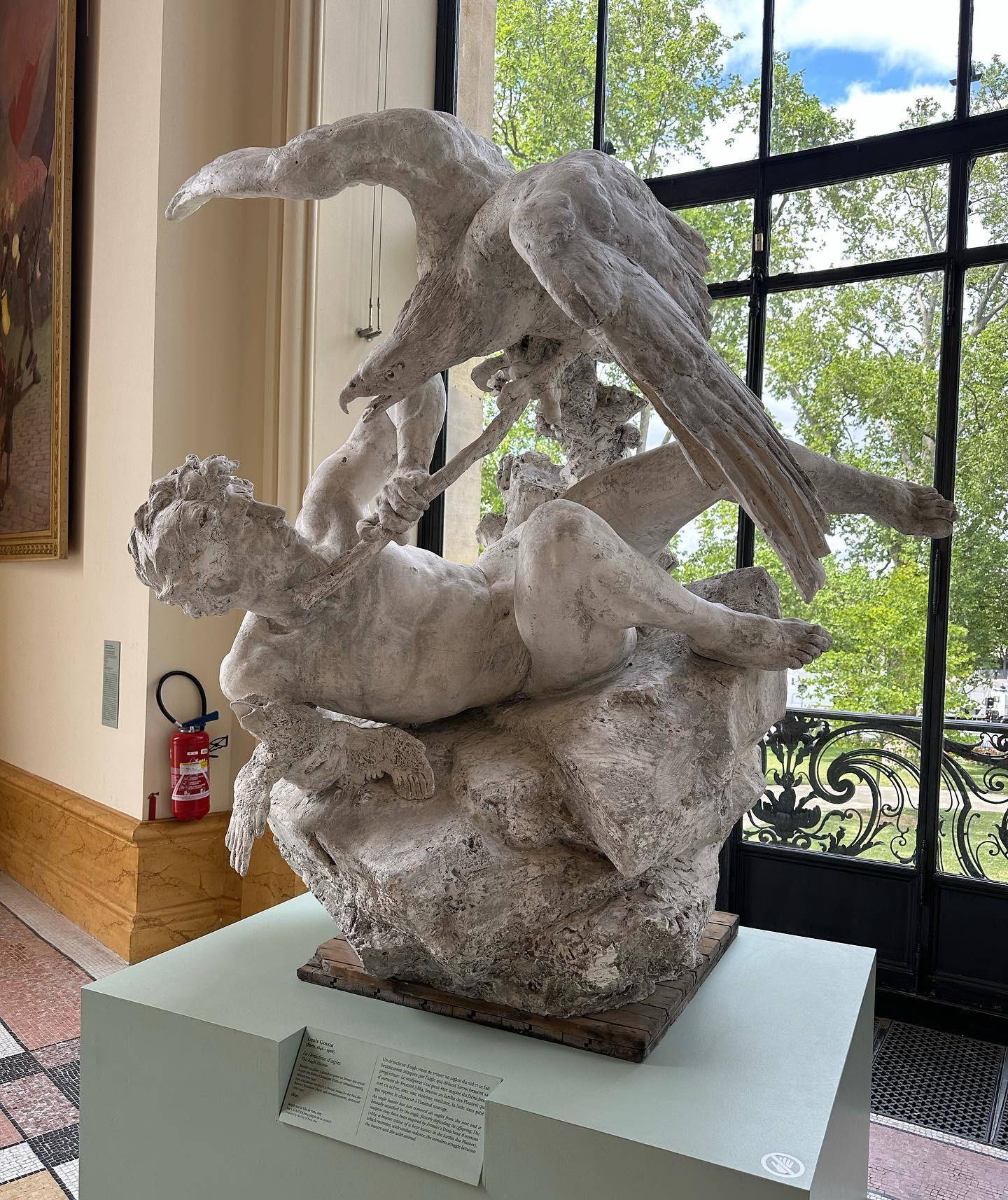 巴黎塞纳河畔petit-palais开启巴黎时装周,成为时尚界宠爱之地_艺术