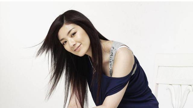 被两任前夫声讨,事业"遮羞布"下,黄奕的感情一片狼藉_黄毅清_婚姻