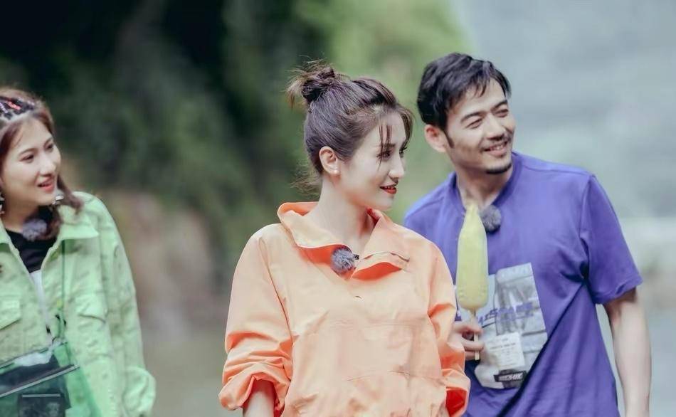 对儿子打压式教育,和网友暴躁互怼,杨烁:我是在棍棒下长大的