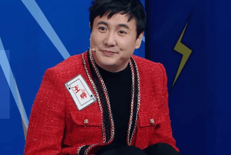 其中一个男人对标沈腾的综艺感,一位女性是知名的大咖,年龄又比关晓彤