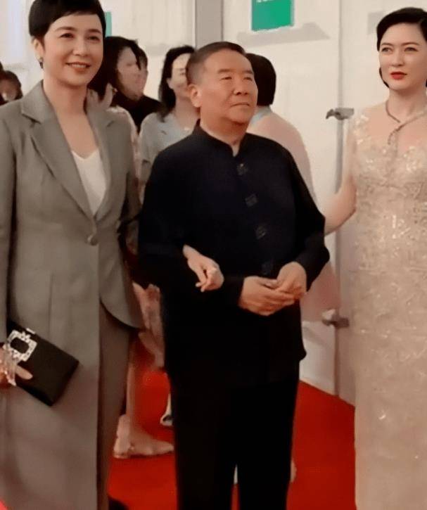 蒋雯丽与田海蓉各显风采_时尚_风格_魅力
