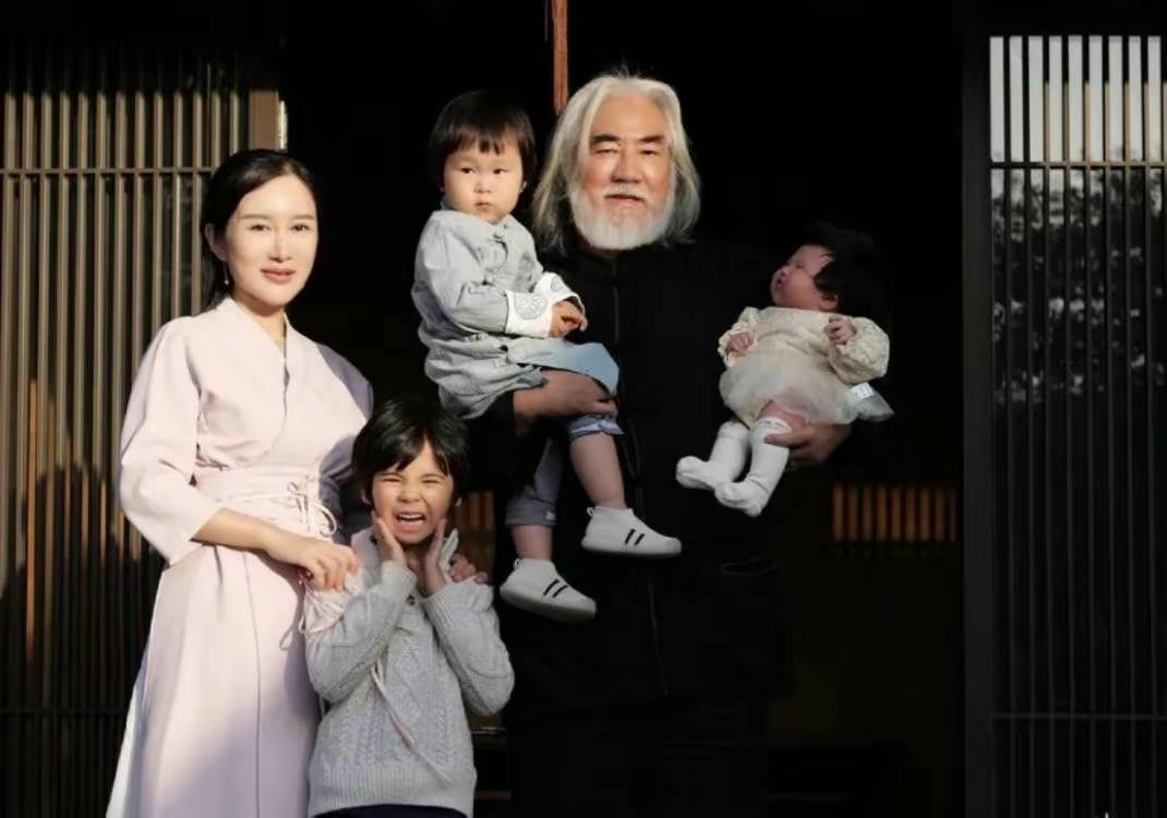 张纪中混血儿子马丁,传闻是妻子杜星霖和老外所生,不知道真假.