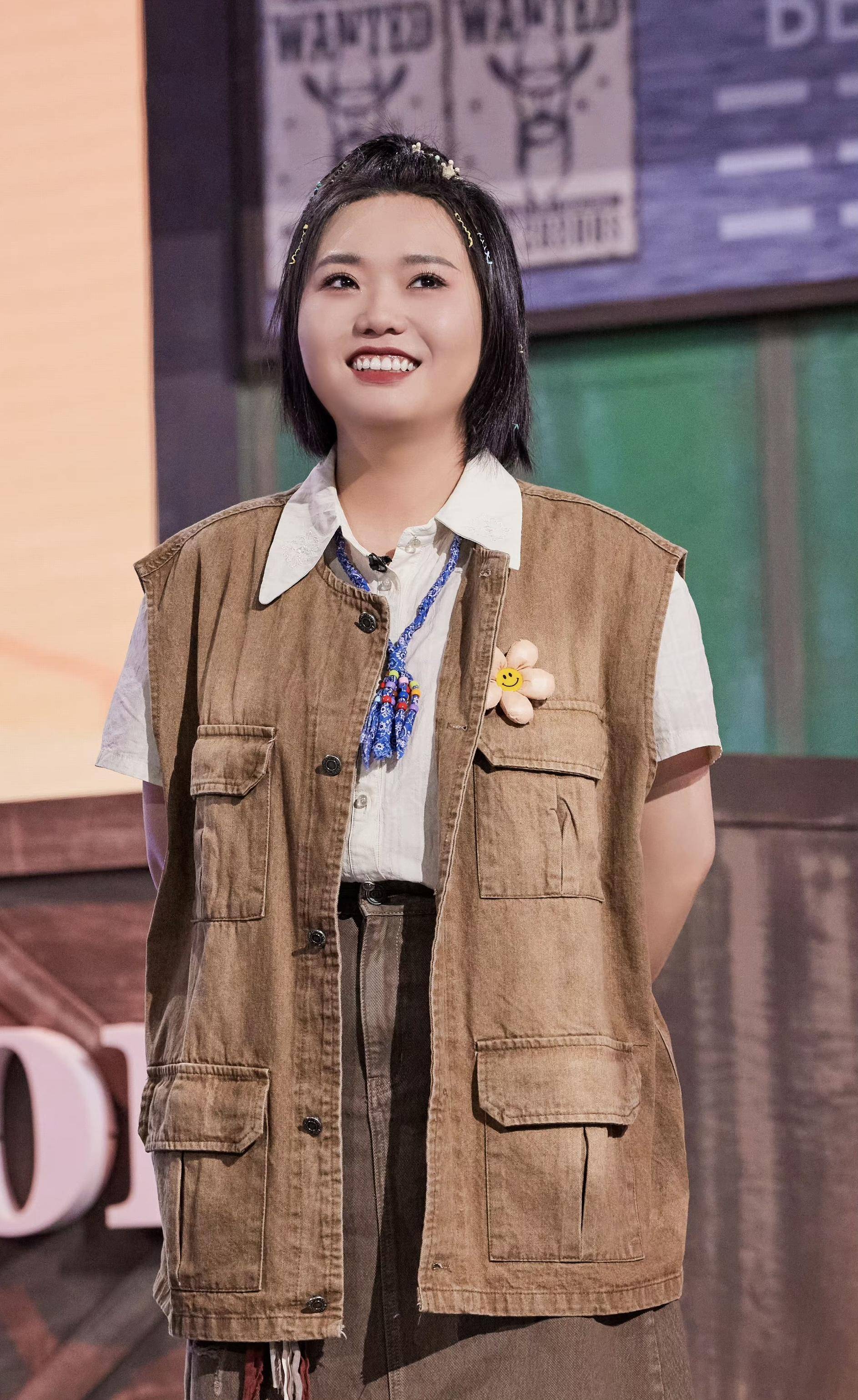 掌握三个穿搭技巧,圆滚滚也能超精致_女生_衬衫_亮色