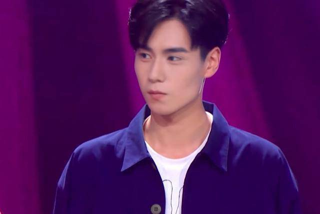 创造101:胡一天全程不开口沦为背景,有谁注意sunnee的多次试探_梓淇