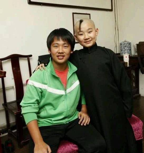 德云社封箱最感人一幕,郭麒麟陶阳合唱未央宫,郭德纲眼圈都红了_京剧