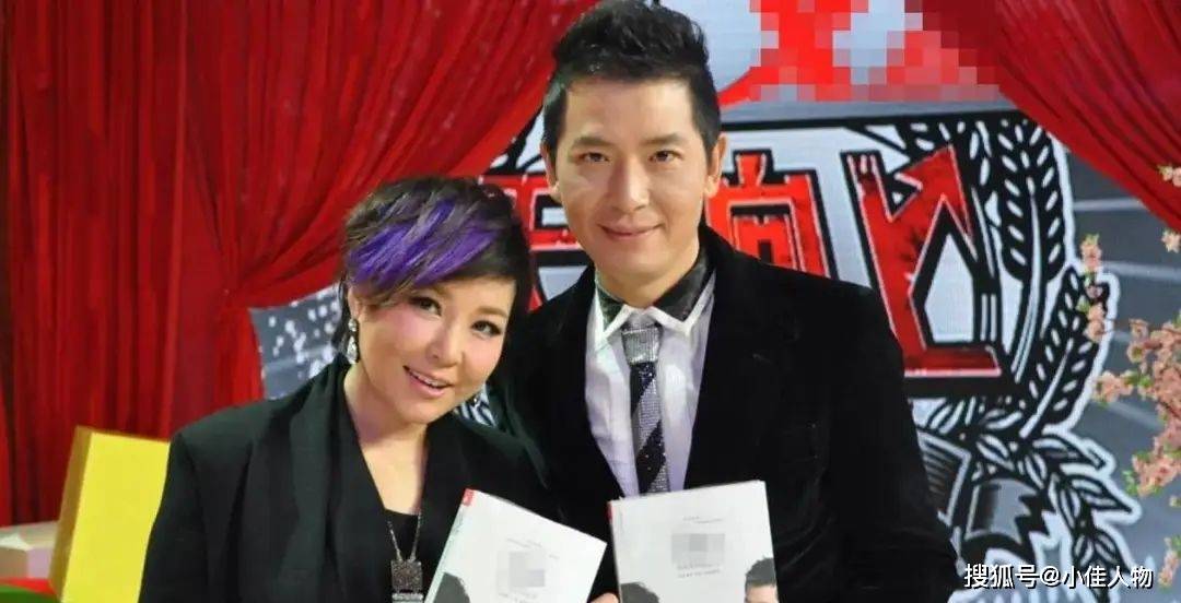 于是在2002年,李静和黄小茂携手走进婚姻殿堂,赌气的戴
