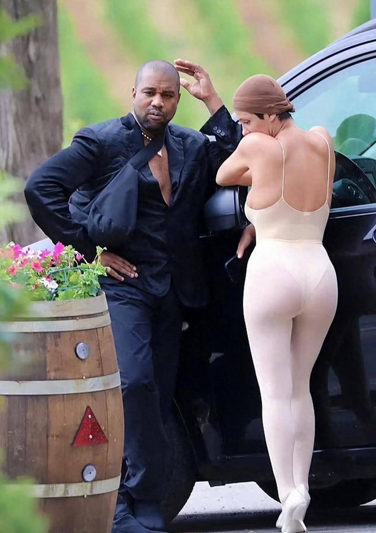 新婚妻子穿肉色打底裤和丝袜不尴尬吗?_比安卡·森索里_卡戴珊_身材