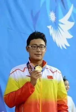 施扬(1998年1月出生于上海)在2011年短池游泳世界杯上获得男子1500米