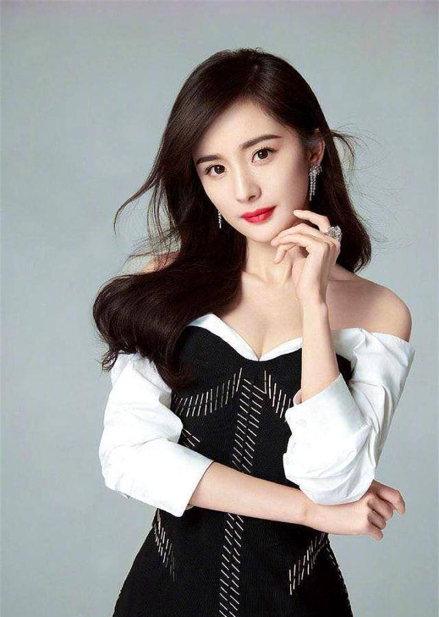 因为杨幂具有强大的吸粉能力是在于优秀作品的积累和端正的为人处世