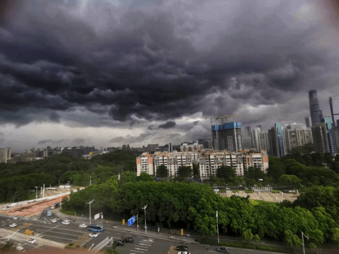 暴雨持续!8级大风!东莞何时放晴?_天气_雷雨_大雨
