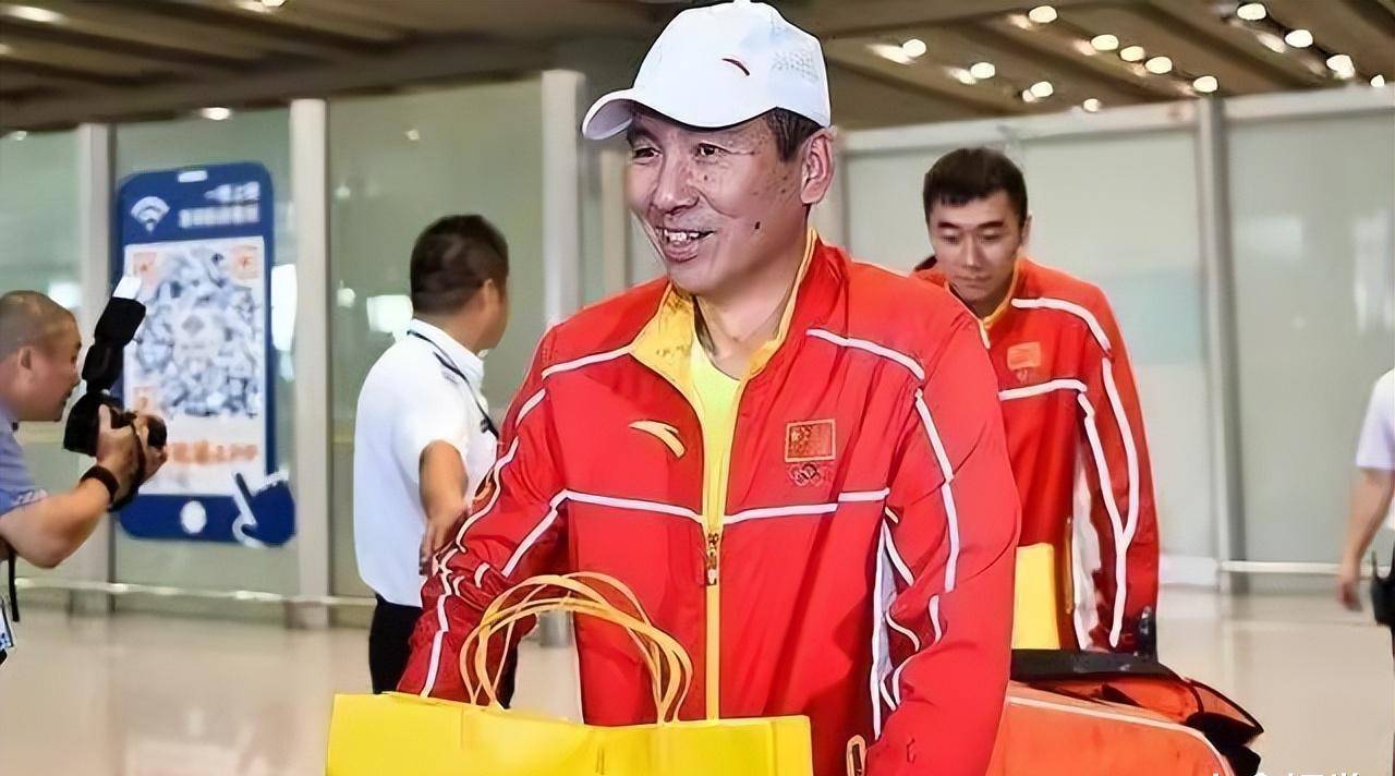 羽坛名将田秉毅:娶"铁娘子"周继红为妻,儿子如今成他骄傲_羽毛球_网络