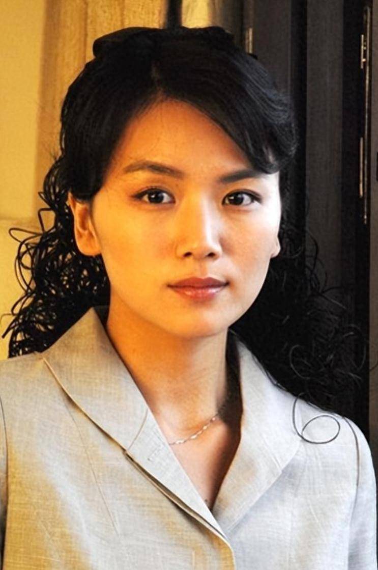曹曦文:情断陈思成,闪婚富二代,分手后成单亲妈妈独自抚养女儿_陈思诚