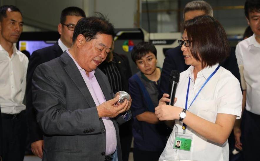 曹德旺当着董明珠的面说:我家里不用格力空调_压缩机_合资企业_欧洲