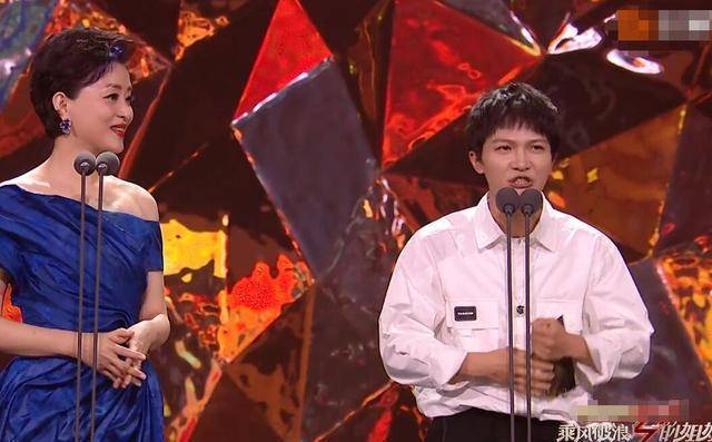 不过今天上热搜的是"孙坚选秀避雷针",因为他pick的王霏霏,李子