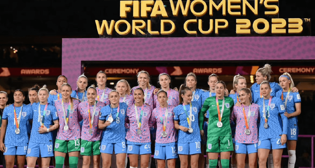 英格兰女足获得世界杯亚军,中国女足输的不冤!_比赛_决赛_足球