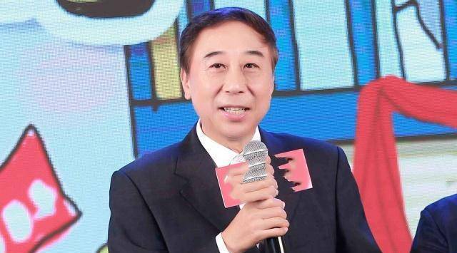 曾和冯巩搭档无数次,成名后甩掉糟糠之妻,如今70岁孤身一人_牛群_生活