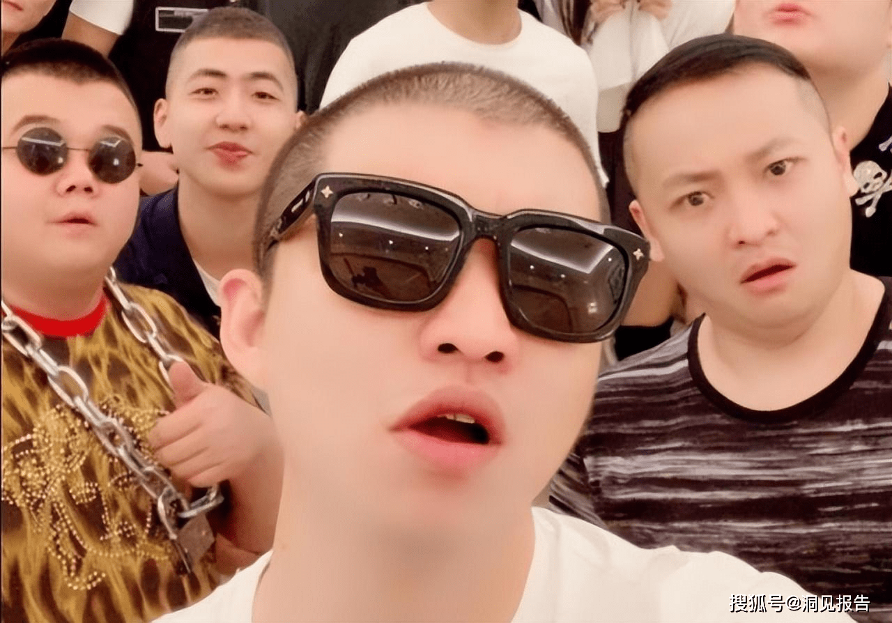 网红二驴直播摆拍引争议，流量与道德的碰撞_搜狐网